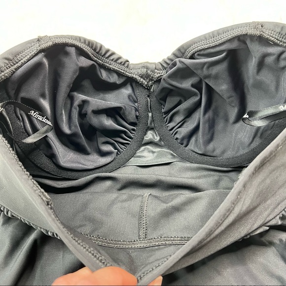 NWOT Miraclesuit Bandeau One-Piece Embellished Swimsuit in Black Size 8 - Picture 8 of 12